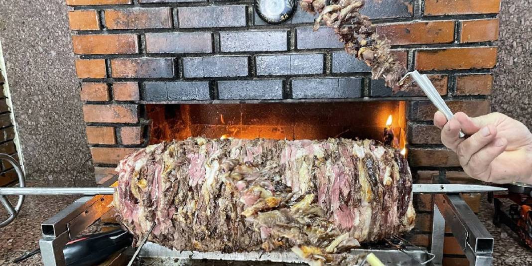 Kimi Erzurum diyor kimi Artvin! Tartışma artık son buldu: Cağ kebabının 1000 yıllık geçmişi oraya ait 1